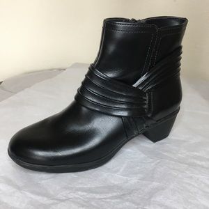 Comfort Plus Ankle Bootie black size 5.5